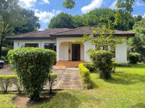 Njiro Arusha 3 Bdr Bedroom home W/ Mature Garden